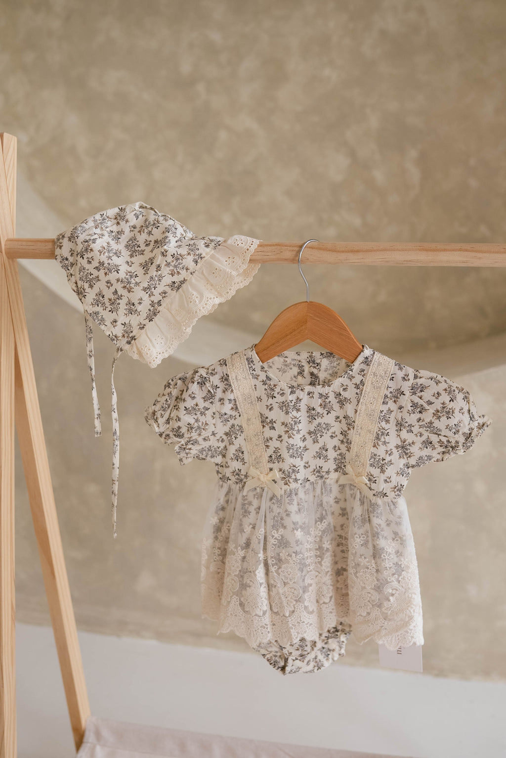 Maisons — The Willow Lace Vintage Set