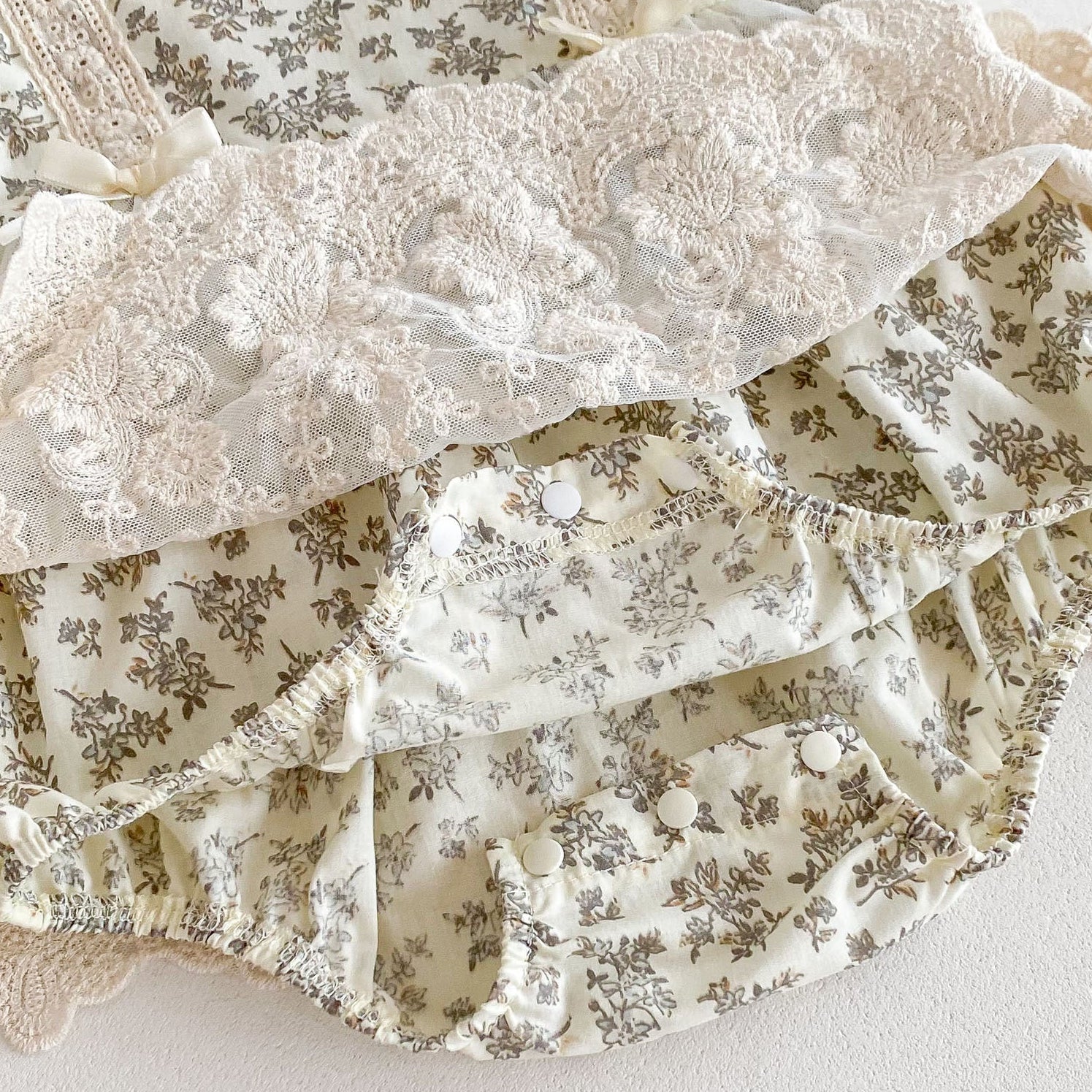 Maisons — The Willow Lace Vintage Set
