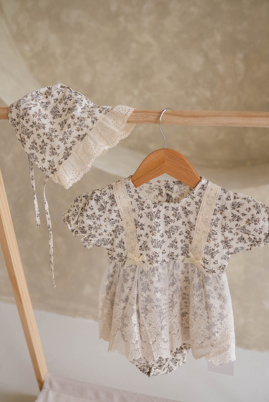 Maisons — The Willow Lace Vintage Set