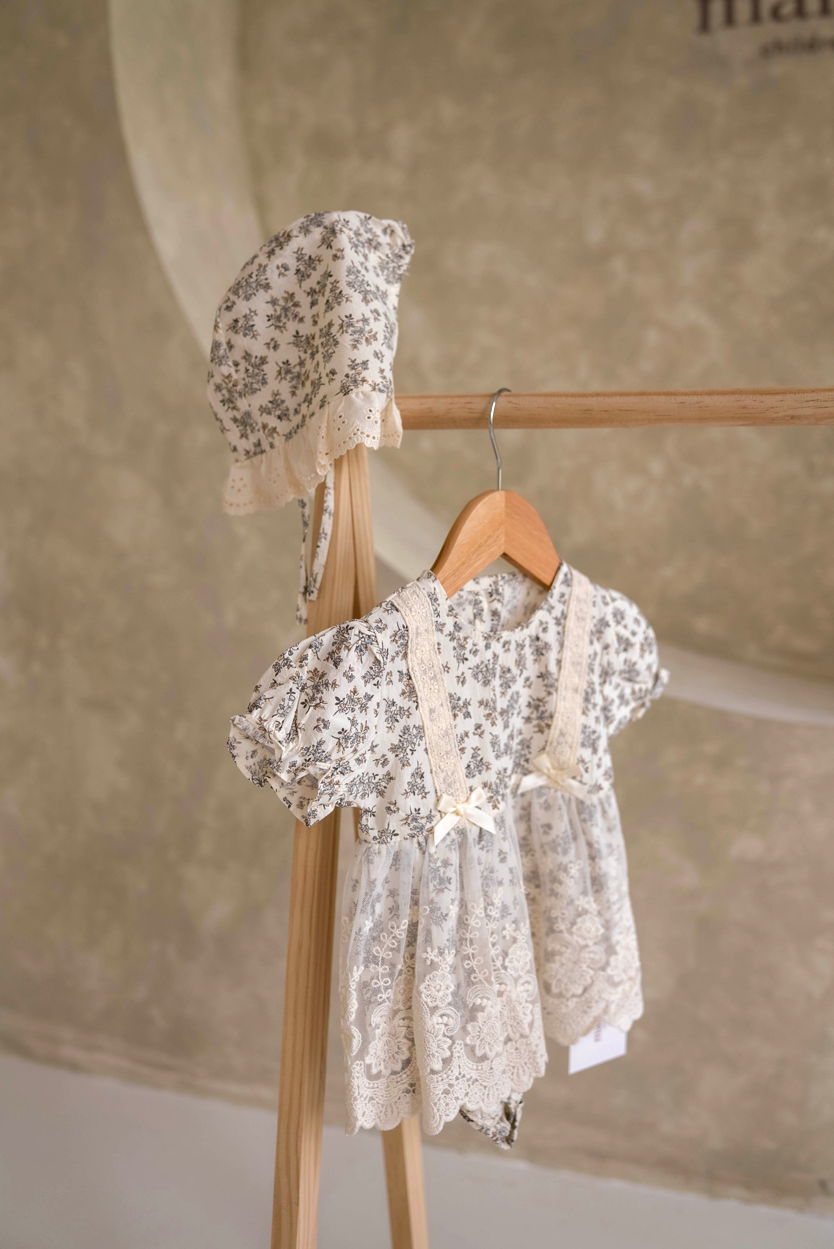 Maisons — The Willow Lace Vintage Set